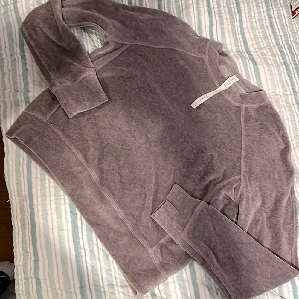 Lulu warm down⭐️crew pullover⭐️ size 4 like new ⭐️